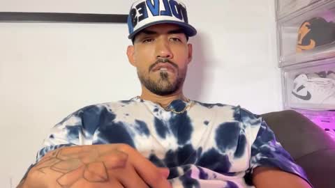 Snapshot of myke_esthetic chatting on October 5, 2025, 1:37 am Myke esthetic online show from October 5, 2025, 1:37 am