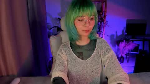 MylaFlores online show from November 9, 2025, 2:21 am