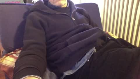 Snapshot of mynakedbeach chatting on February 7, 2026, 9:24 am Bi sexy guy lovense hush is on private is open or password show tip if you like. online show from February 7, 2026, 9:24 am