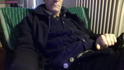 Snapshot of mynakedbeach chatting on February 19, 2026, 10:44 am Bi sexy guy lovense hush is on private is open or password show tip if you like. online show from February 19, 2026, 10:44 am