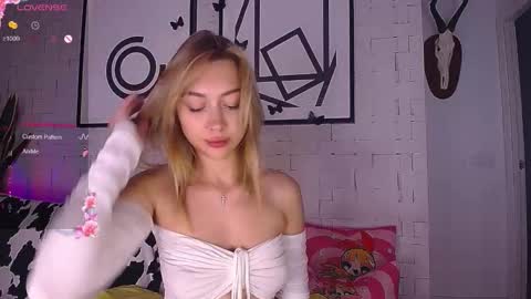 mynameisnikki_ online show from October 5, 2025, 10:02 am
