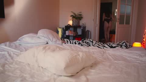 Snapshot of mynaughtynights chatting on April 9, 2026, 9:36 am Sima online show from April 9, 2026, 9:36 am