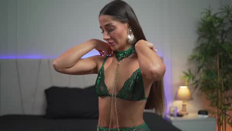 Snapshot of myriamfox_ chatting on December 3, 2024, 12:38 pm Miryam online show from December 3, 2024, 12:38 pm