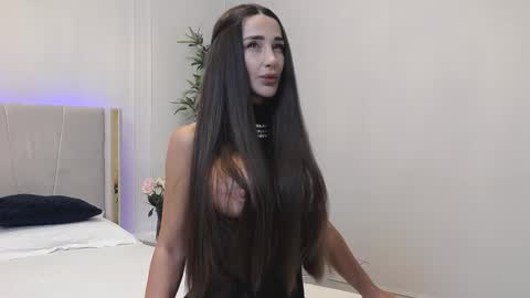 Snapshot of myriamfox_ chatting on December 1, 2025, 9:25 am Miryam online show from December 1, 2025, 9:25 am