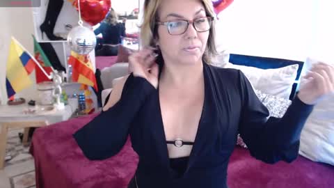 Snapshot of myrnasexxx chatting on March 7, 2025, 11:51 am Myrna Sessions online show from March 7, 2025, 11:51 am