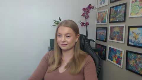 Snapshot of mysteryericax chatting on April 18, 2026, 12:42 pm Erica online show from April 18, 2026, 12:42 pm