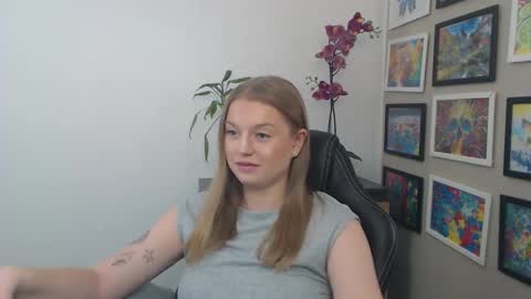 Snapshot of mysteryericax chatting on April 22, 2026, 10:28 am Erica online show from April 22, 2026, 10:28 am