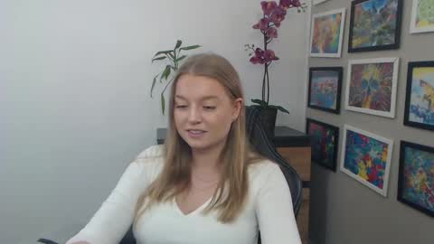 Snapshot of mysteryericax chatting on April 24, 2026, 10:07 am Erica online show from April 24, 2026, 10:07 am