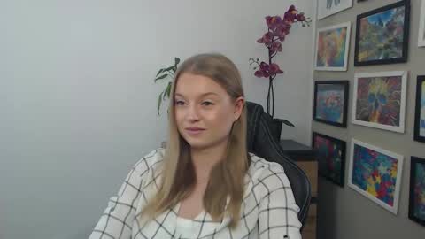 Snapshot of mysteryericax chatting on April 28, 2026, 11:37 am Erica online show from April 28, 2026, 11:37 am