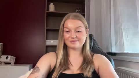 Snapshot of mysteryericax chatting on May 18, 2026, 1:50 pm Erica online show from May 18, 2026, 1:50 pm