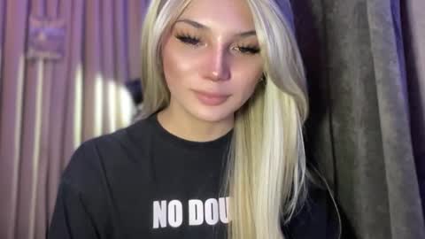 UR GIRL NEXTDOOR online show from May 1, 2026, 8:19 am