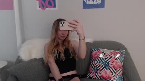 Snapshot of mystic_barbie chatting on November 14, 2025, 12:31 am Barbie online show from November 14, 2025, 12:31 am