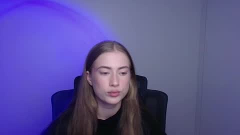 Emelie online show from September 12, 2025, 5:18 am