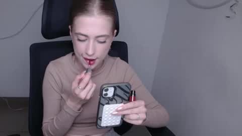 Emelie online show from September 21, 2025, 11:12 am