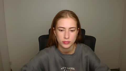 Emelie online show from October 21, 2025, 11:22 am