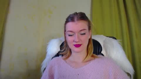 mysticvenus_ online show from December 14, 2025, 9:25 am