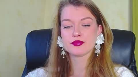 mysticvenus_ online show from December 18, 2025, 10:32 am