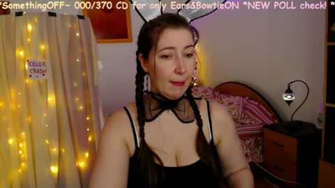 Snapshot of mystydew chatting on April 4, 2026, 12:02 pm MystyDew online show from April 4, 2026, 12:02 pm