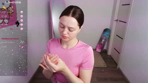 Eva  online show from October 7, 2025, 4:31 am