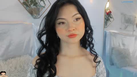 naamah_b online show from September 9, 2025, 2:16 pm