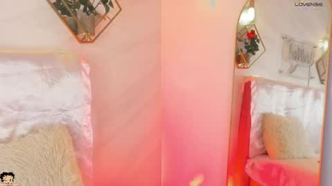 naamah_b online show from September 17, 2025, 2:30 pm