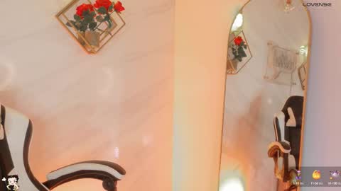 naamah_b online show from October 11, 2025, 2:15 pm