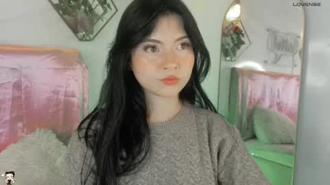 naamah_b online show from October 13, 2025, 2:06 pm