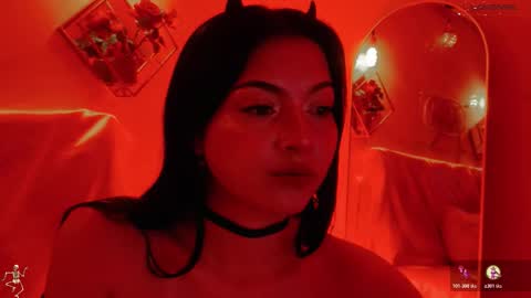 naamah_b online show from October 22, 2025, 1:44 pm