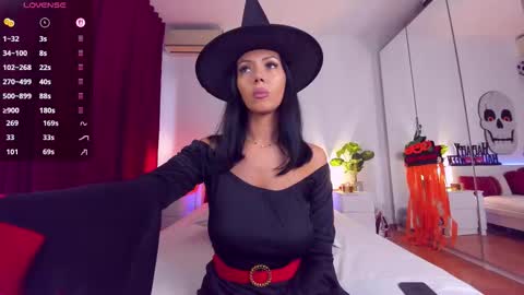 Nadia online show from October 31, 2025, 3:02 pm