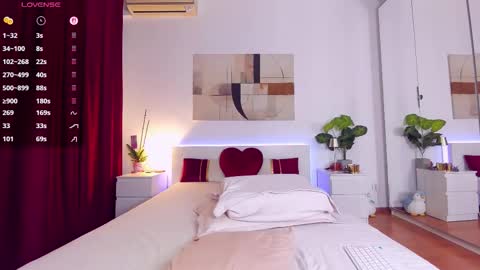 Nadia online show from November 25, 2025, 5:02 pm