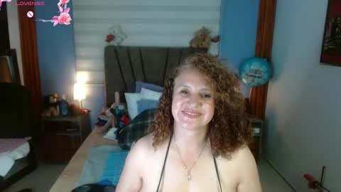 nadia_84 online show from April 13, 2026, 1:05 pm
