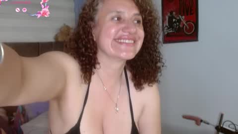 nadia_84 online show from May 22, 2026, 2:01 pm