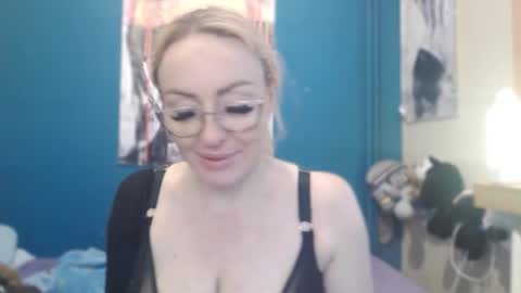 nadinnnea online show from January 13, 2026, 10:31 am