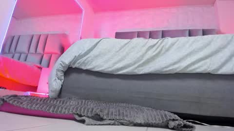 Snapshot of naeniademon_ chatting on February 20, 2026, 6:26 am Naenia online show from February 20, 2026, 6:26 am