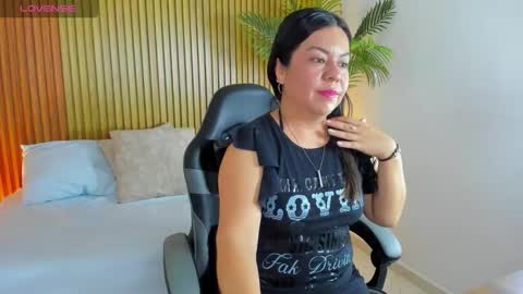 Snapshot of nahia_13 chatting on November 4, 2025, 12:04 pm N A H I A online show from November 4, 2025, 12:04 pm