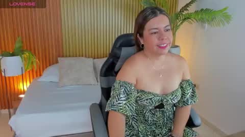 Snapshot of nahia_13 chatting on January 19, 2026, 12:20 pm N A H I A online show from January 19, 2026, 12:20 pm