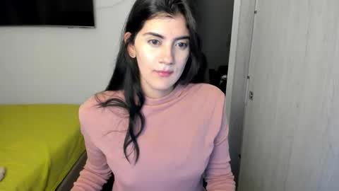 independent model online show from December 17, 2025, 3:56 am