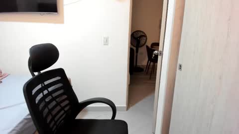 independent model online show from March 4, 2026, 1:22 am