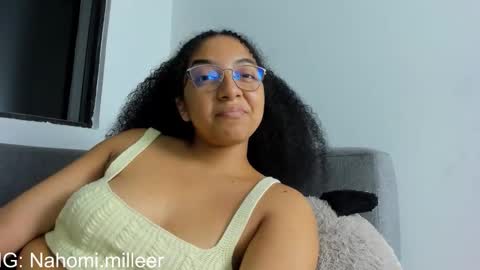 Snapshot of nahomi_miller_ chatting on December 17, 2025, 1:11 am Laura online show from December 17, 2025, 1:11 am