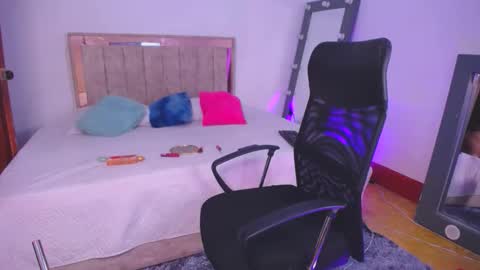 Snapshot of nahomi_wild chatting on April 7, 2026, 11:48 pm Nahomi online show from April 7, 2026, 11:48 pm