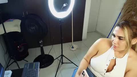 Snapshot of nahomiross chatting on February 27, 2026, 2:11 am NahomiRoss online show from February 27, 2026, 2:11 am