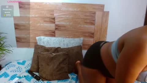 nahomy_gree online show from April 22, 2026, 7:00 am