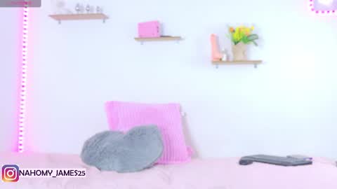 nahomy_james25 online show from February 14, 2025, 6:08 pm