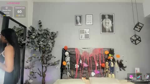 nahomycarterr online show from October 29, 2025, 7:37 pm