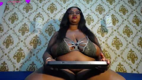 Snapshot of nahybig_boobs chatting on October 27, 2025, 8:24 pm Karatbby online show from October 27, 2025, 8:24 pm