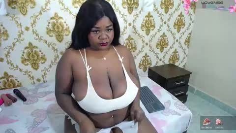 Snapshot of nahybig_boobs chatting on December 17, 2025, 12:00 pm Karatbby online show from December 17, 2025, 12:00 pm