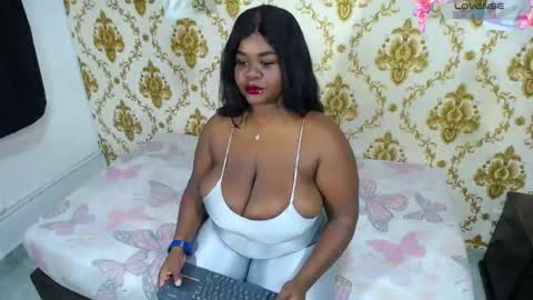Snapshot of nahybig_boobs chatting on December 19, 2025, 12:01 pm Karatbby online show from December 19, 2025, 12:01 pm