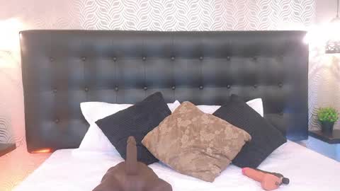 naiaramasson_ online show from May 15, 2026, 12:12 pm