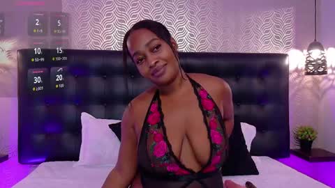 naiaramasson_ online show from May 23, 2026, 12:20 pm