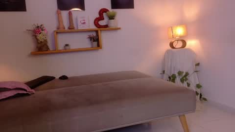 nairagold_ online show from May 15, 2026, 11:01 pm